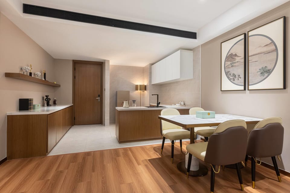 Executive Suite, 1 King Bed, Non Smoking, Lake View (Smart)