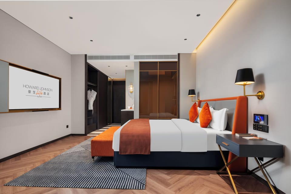 Deluxe Room, 1 King Bed, Smoking