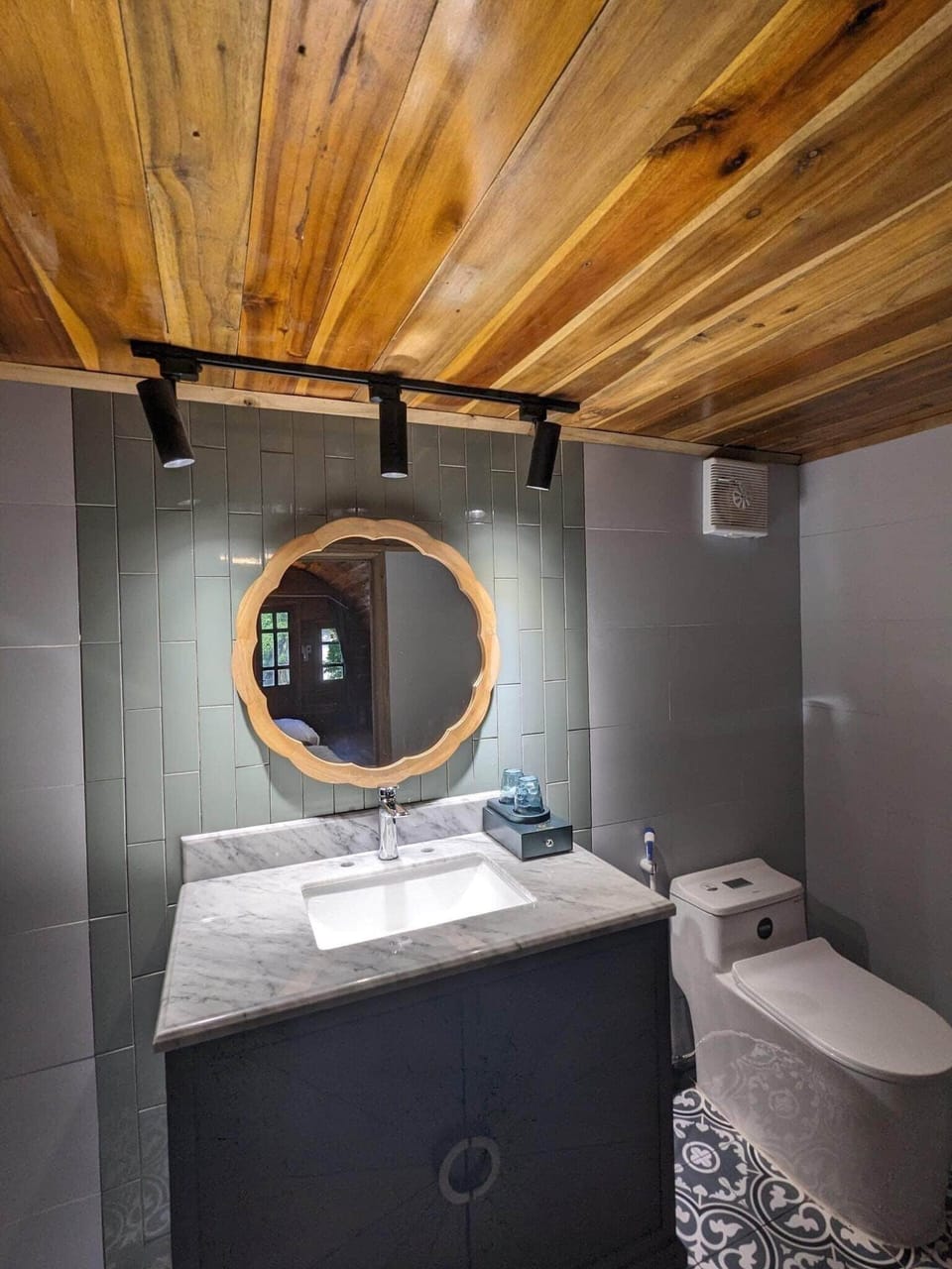 Family Quadruple Room, Beach View | Bathroom | Hydromassage showerhead, hair dryer, towels, soap