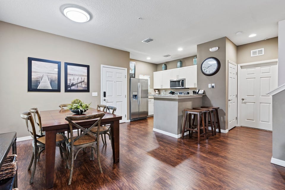 Kitchen or kitchenette,Dining area