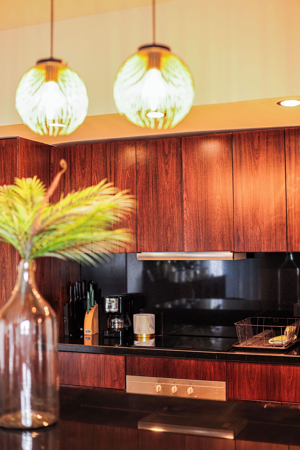 Luxury Apartment, 3 Bedrooms, Garden View, Tower | Private kitchen | Dining tables