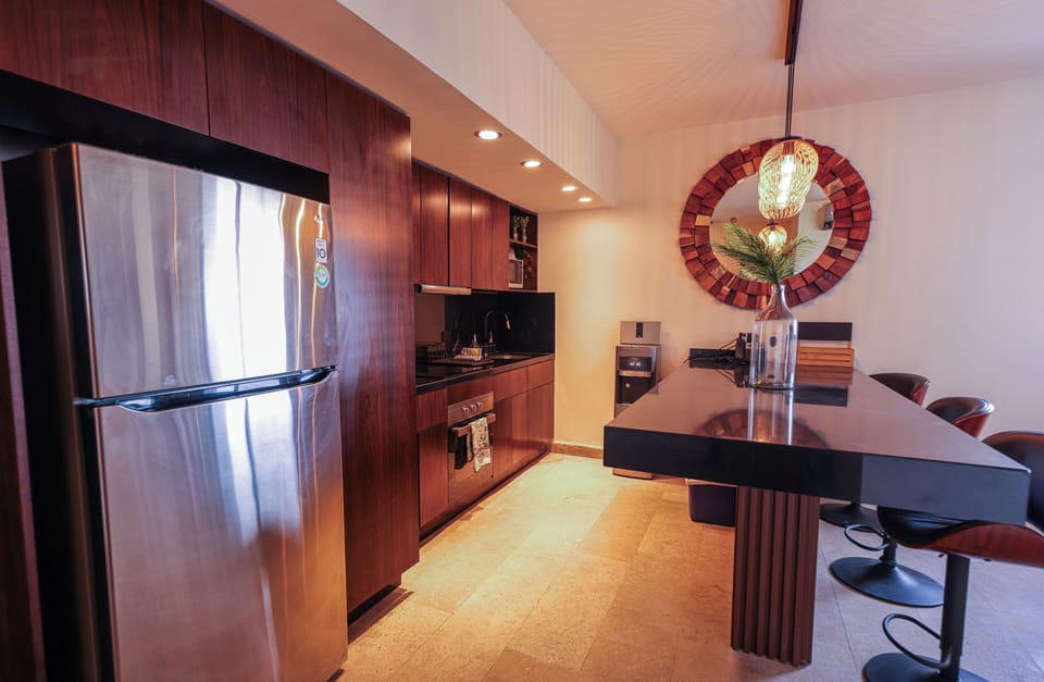 Luxury Apartment, 3 Bedrooms, Garden View, Tower | Private kitchen | Dining tables