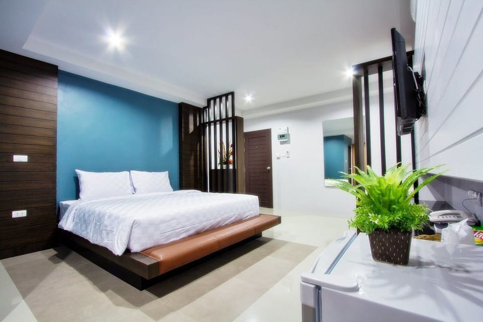 Deluxe Double Room | Minibar, desk, soundproofing, rollaway beds (surcharge)