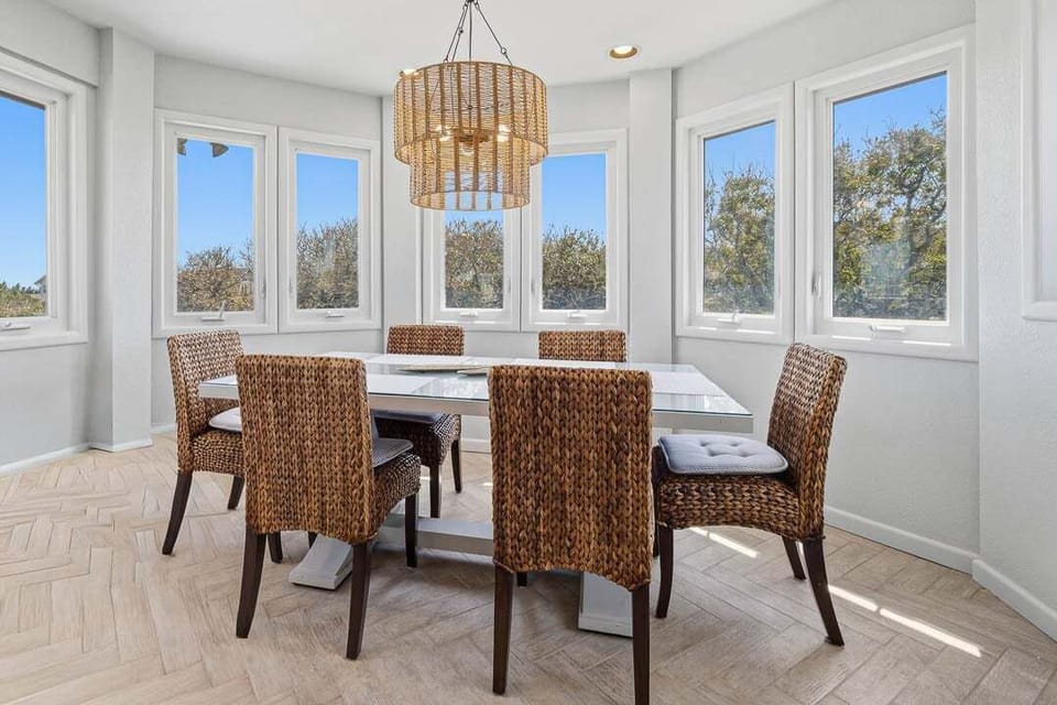 Top-Level Dining Room with Table (seats 6)