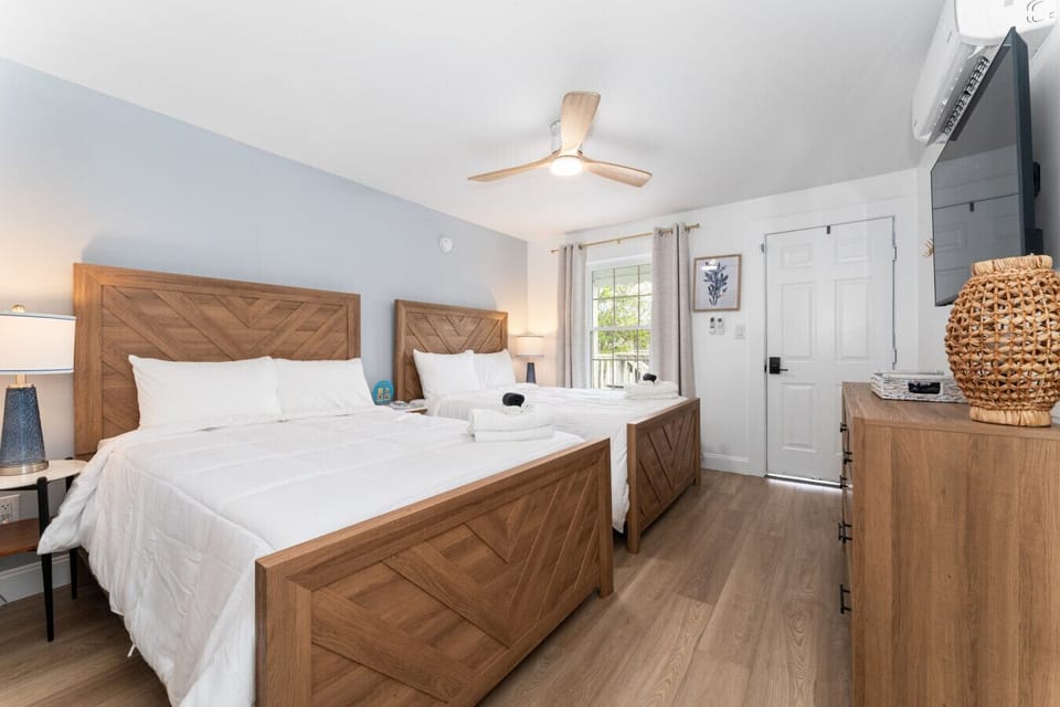 Bedroom with two full beds