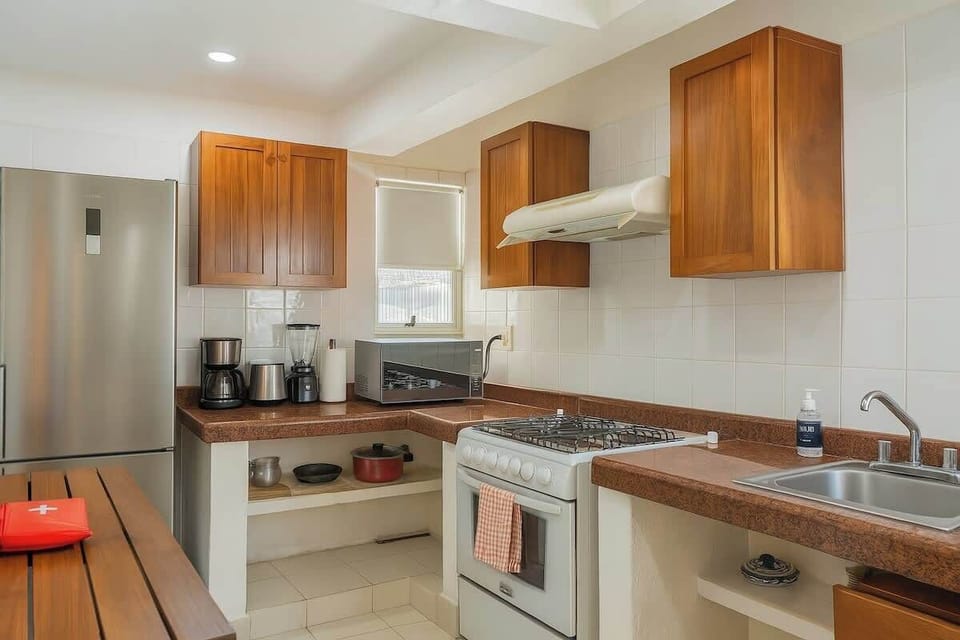 Fully equipped kitchenette