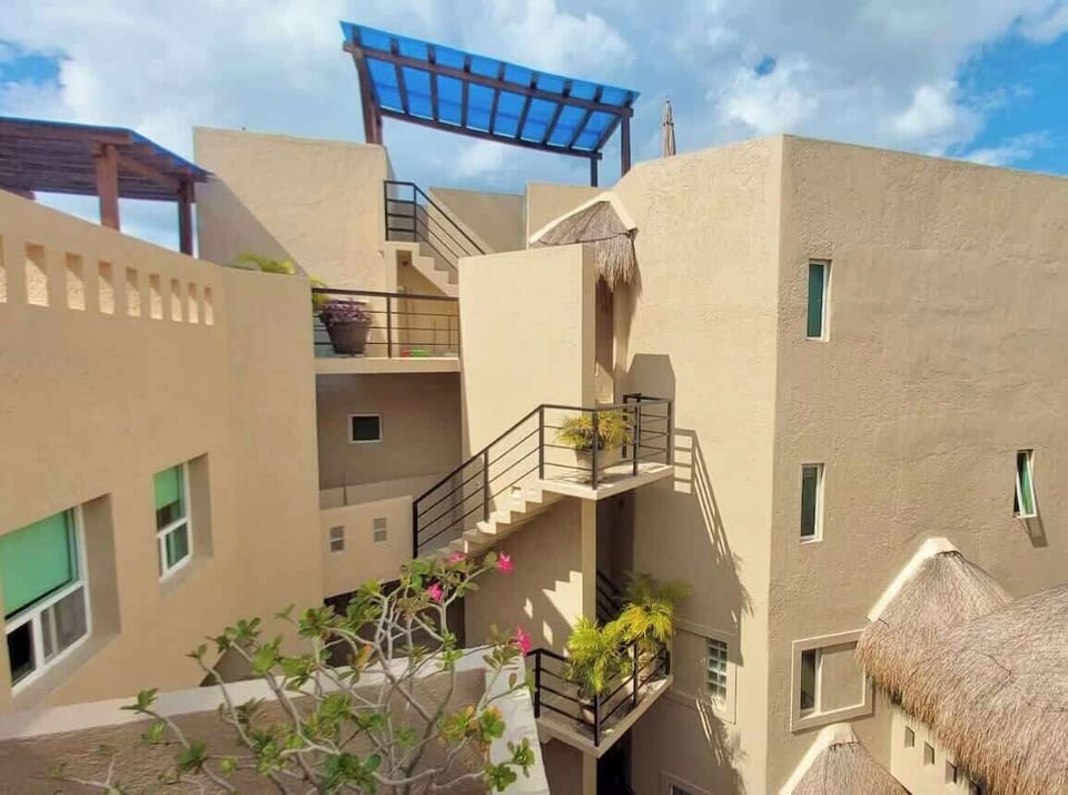 Building exterior in central Playa del Carmen