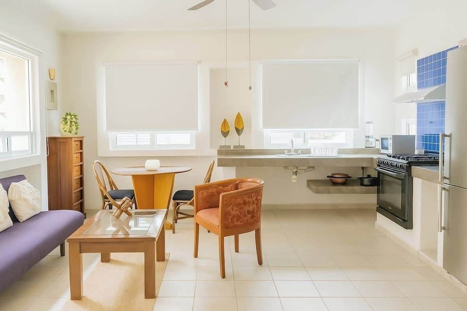 Fully equipped kitchen and dining area.