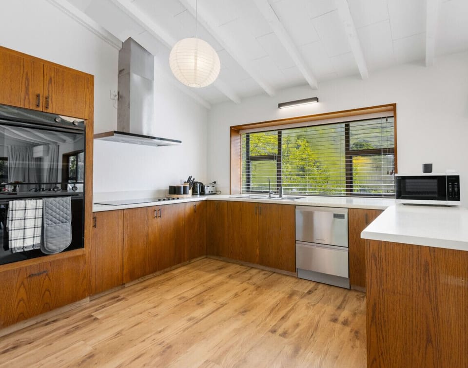 Large kitchen with 2 ovens, ideal for cooking for large groups or families