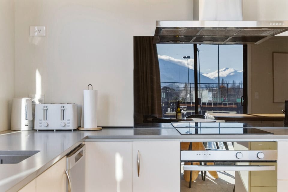 Brand new applicanes in the fully equipped kitchen