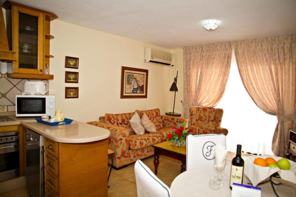 Luxury Apartment, 1 Bedroom | Private kitchen | Full-size fridge, microwave, oven, stovetop