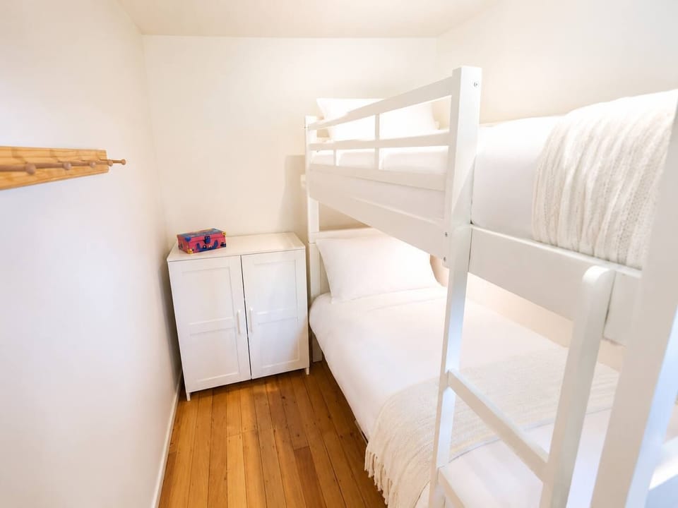 Bedroom 4 bunk beds