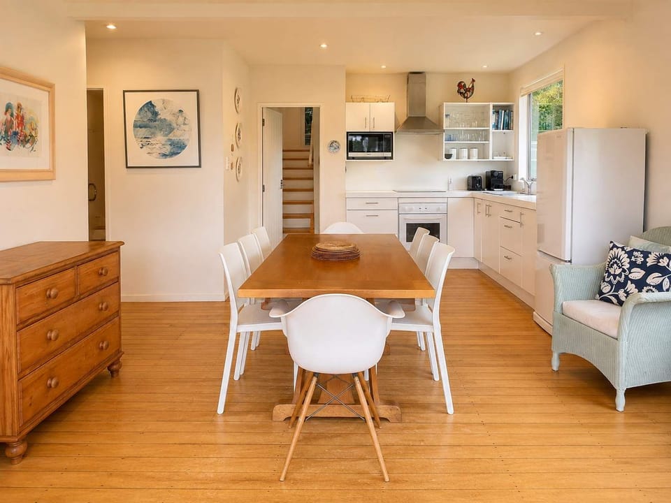 Open plan dining and kitchen 