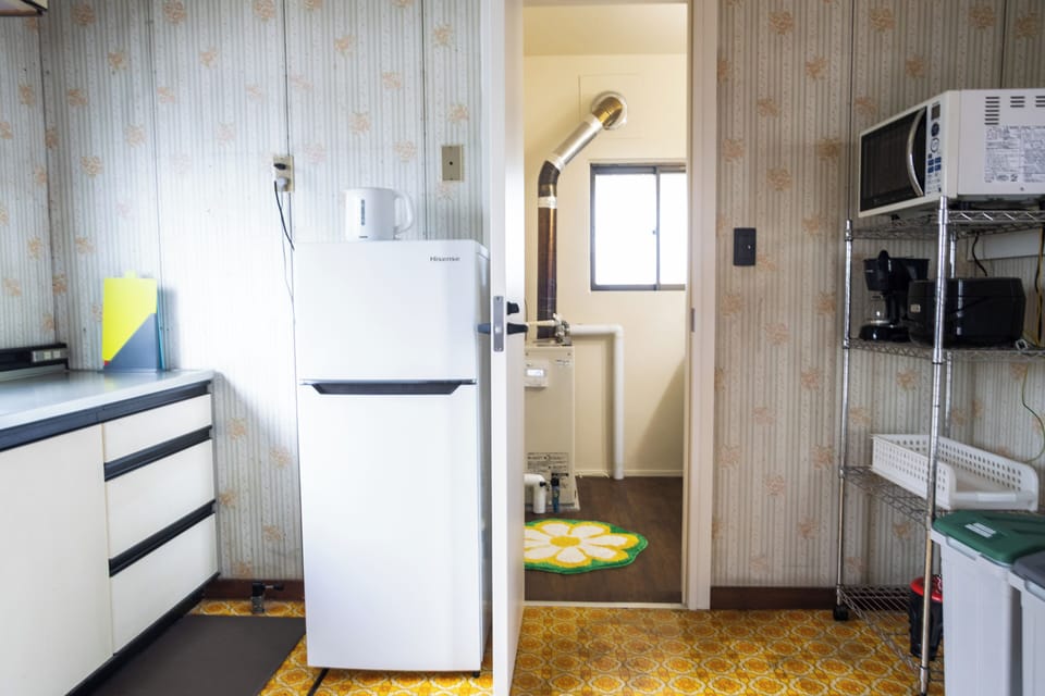 Electric kettle, toaster