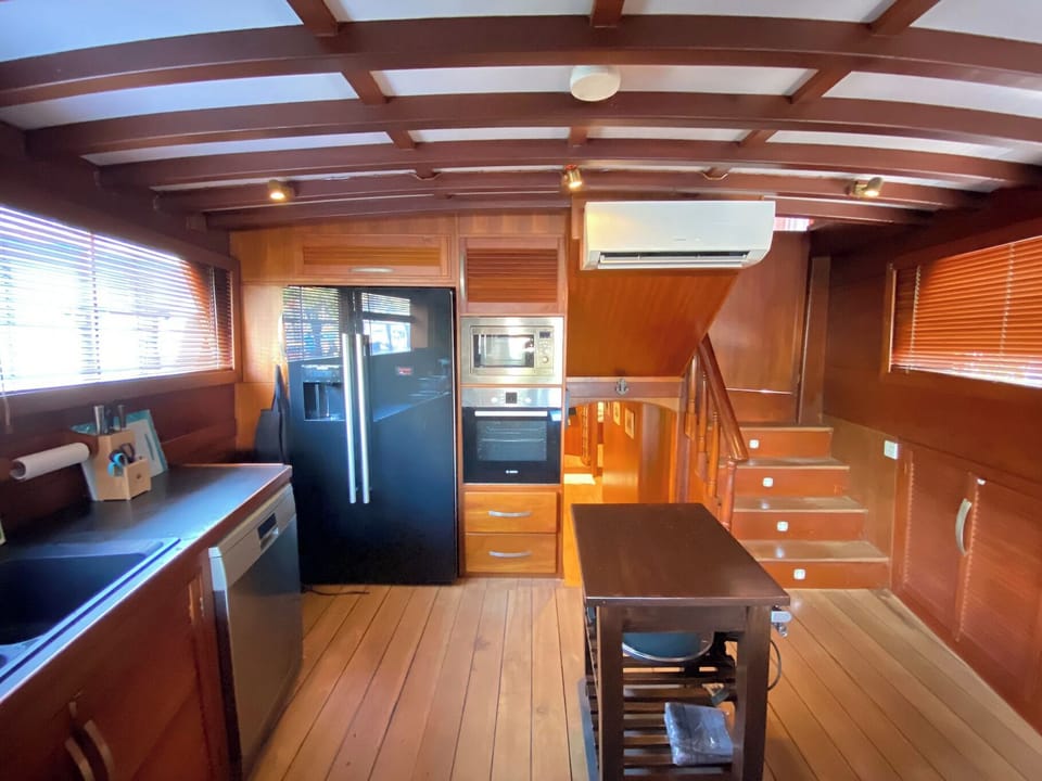 Full kitchen