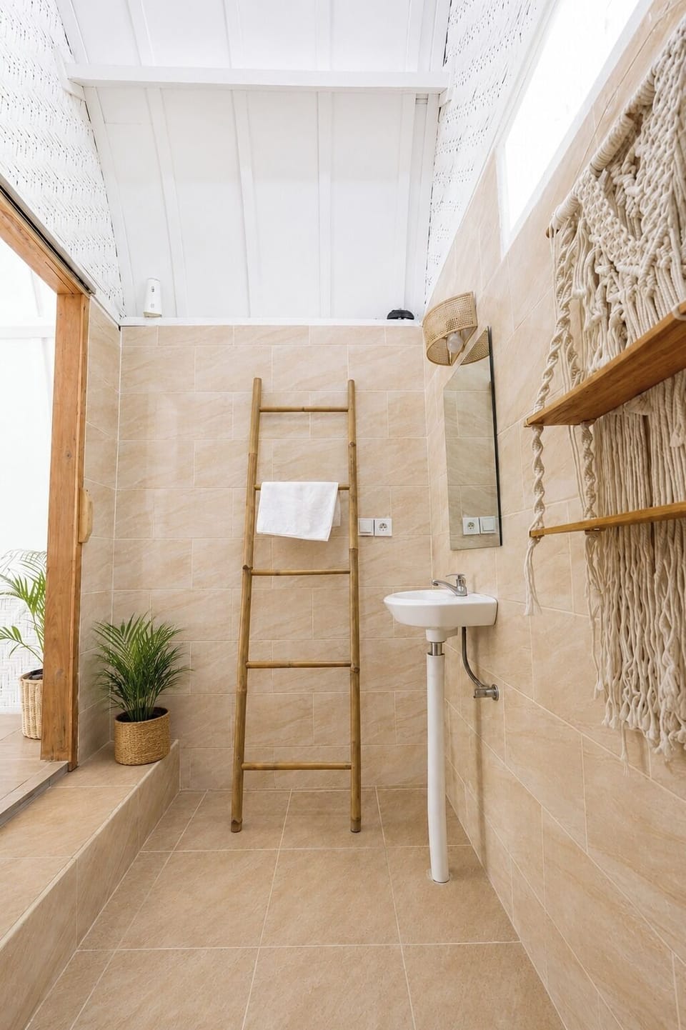 Standard Cabin, Pool View | Bathroom | Shower, towels, soap, shampoo