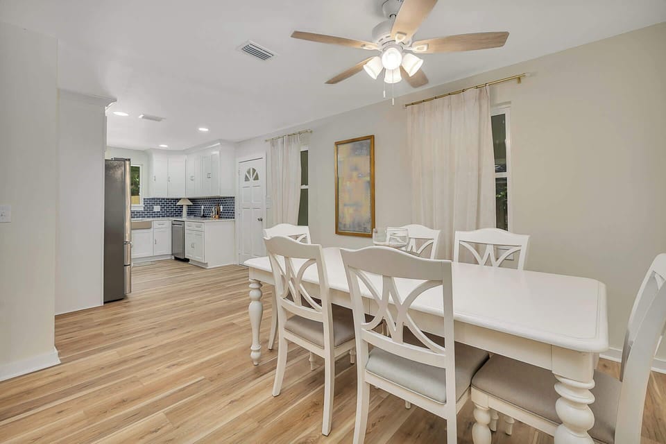 Dining table!