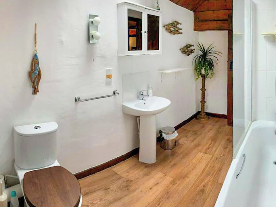 Bathroom | Millhouse - Boswell Farm, Sidmouth