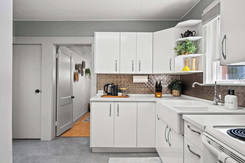 Modern White Cabinets + Gold Backsplash