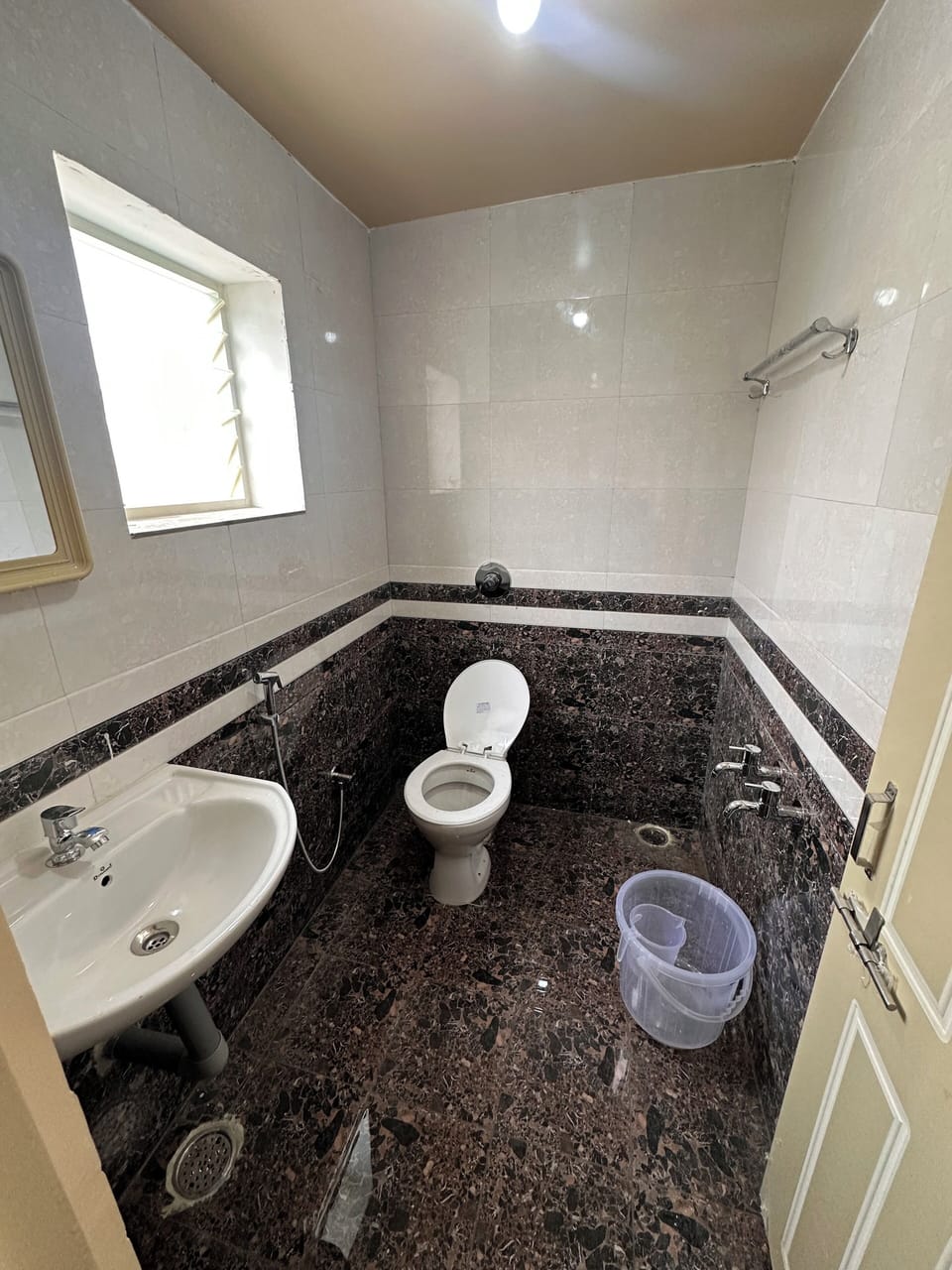 Deluxe Double Room, City View | Bathroom | Towels, soap