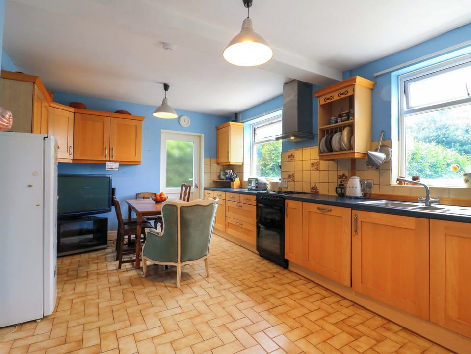 Fridge, microwave, dishwasher, toaster