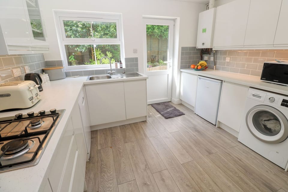 Fridge, microwave, dishwasher, toaster