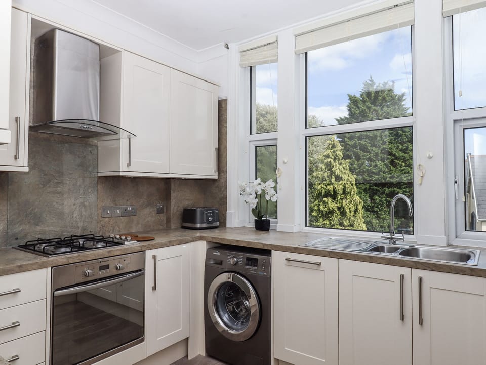 Fridge, microwave, dishwasher, cookware/dishes/utensils