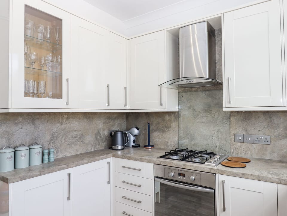 Fridge, microwave, dishwasher, cookware/dishes/utensils