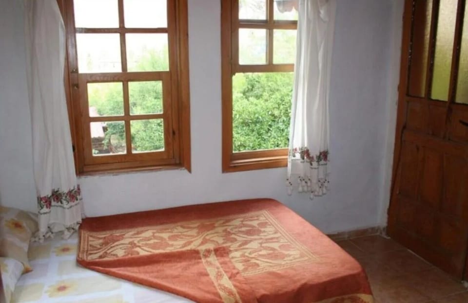 Standard Double Room, Garden View | WiFi (free), bed sheets