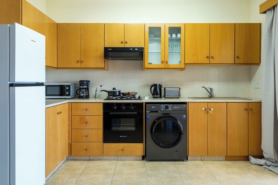 Apartment, 2 Bedrooms, Kitchen, Sea View | Private kitchen | Coffee/tea maker, full-size fridge, microwave, oven