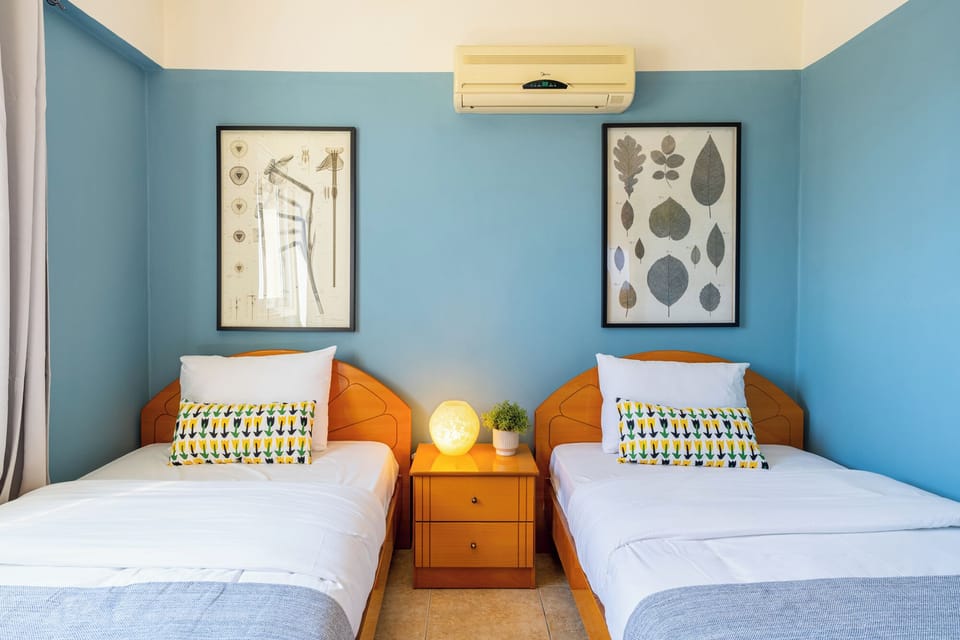 Apartment, 2 Bedrooms, Kitchen, Sea View | Blackout drapes, iron/ironing board, WiFi (free)