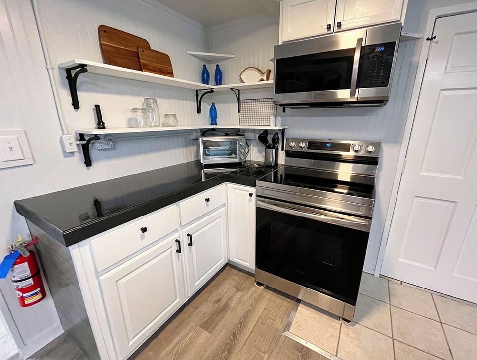 Plenty of work space in the kitchen