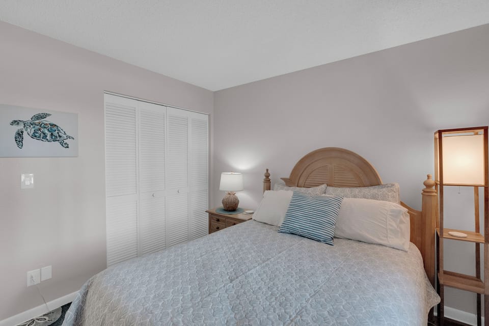 Guest bedroom at Fairview Isles 111
