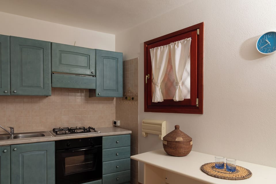 Apartment, 4 Bedrooms | Private kitchen | Fridge, oven, stovetop, dishwasher