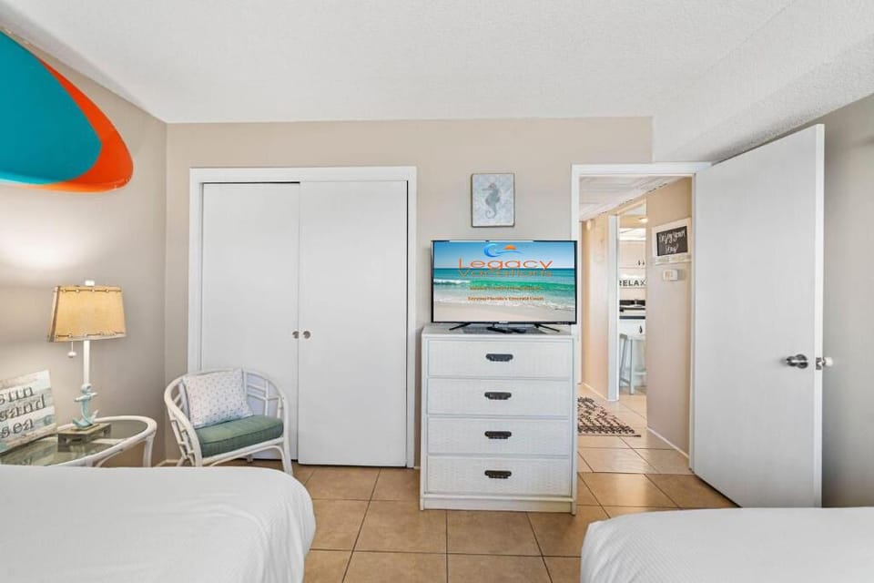 Aqua Villa #405 Guest Bedroom - Queen / Double Beds