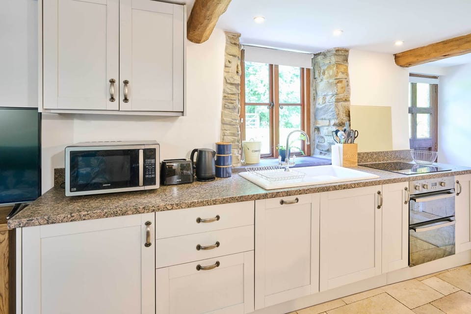 Dipple Farm Cottage, Woolfardisworthy - Host & Stay