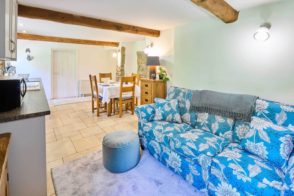 Dipple Farm Cottage, Woolfardisworthy - Host & Stay