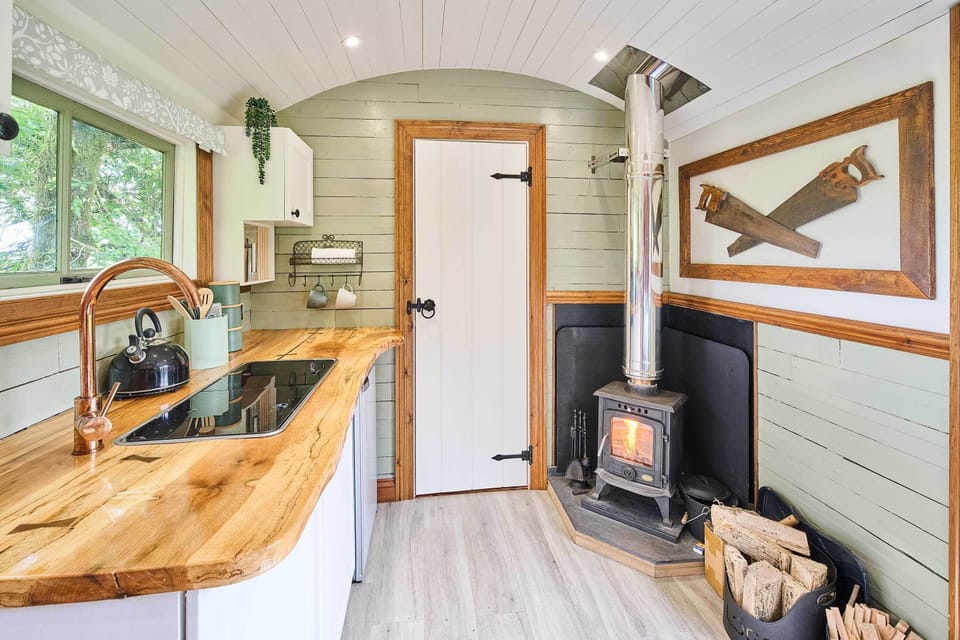 Dipple Farm Shepherd's Hut, Woolfardisworthy - Host & Stay