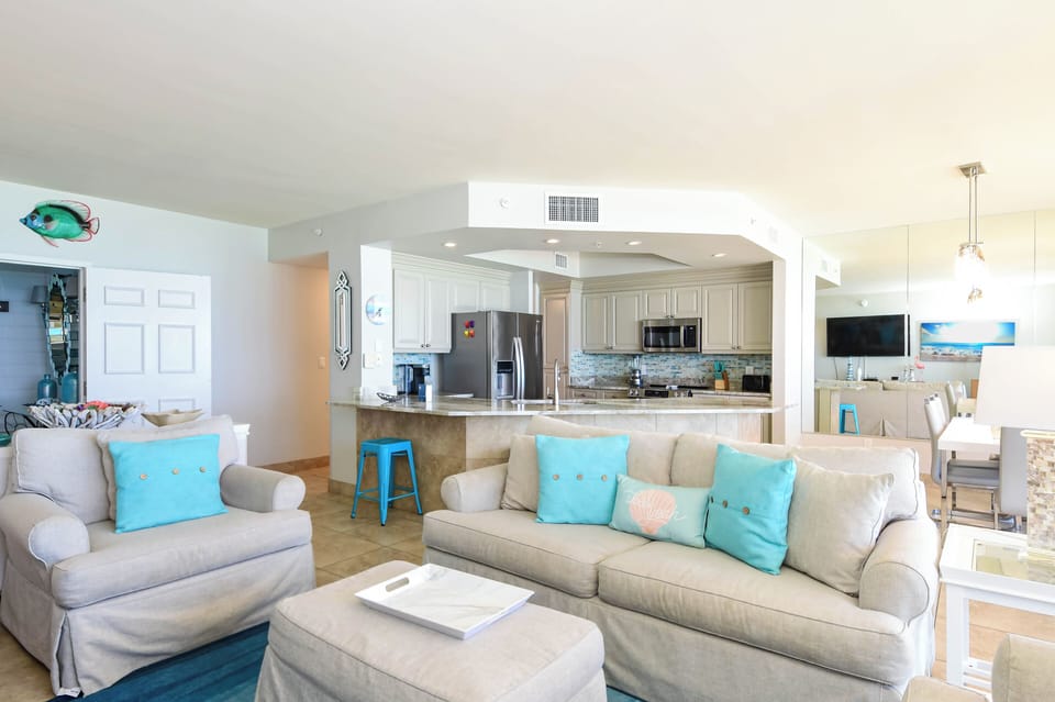 Silver Shells St. Maarten 705 - Living Area