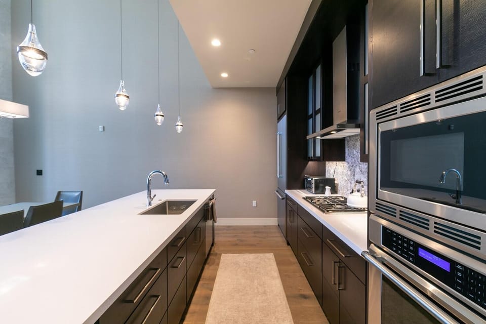 Condo, 3 Bedrooms | Private kitchen | Fridge, oven, coffee/tea maker, toaster