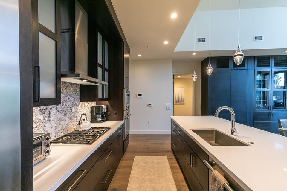 Condo, 3 Bedrooms | Private kitchen | Fridge, oven, coffee/tea maker, toaster