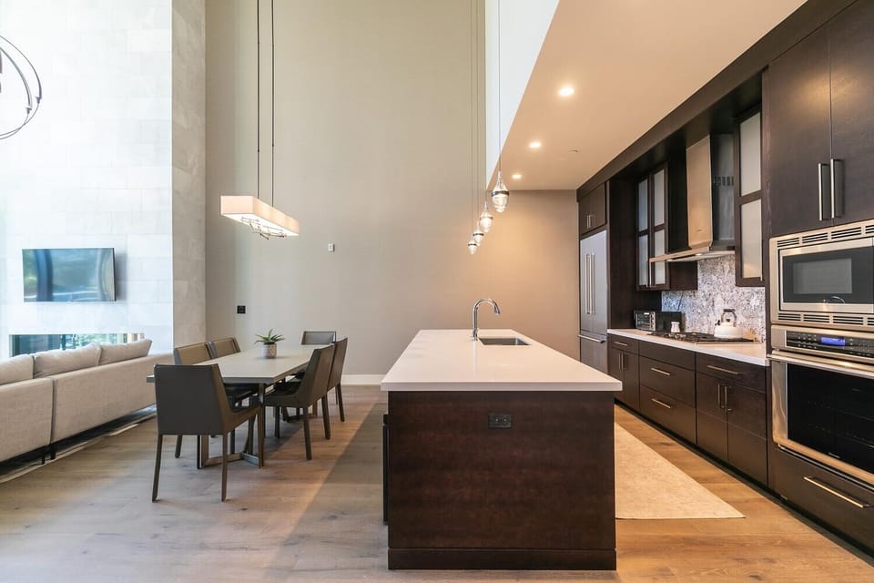 Condo, 3 Bedrooms | Private kitchen | Fridge, oven, coffee/tea maker, toaster