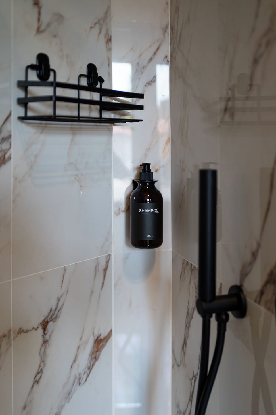 Classic Double Room, Private Bathroom | Bathroom | Shower, hair dryer, bidet, towels