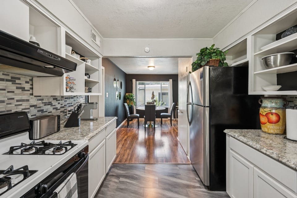 House, 3 Bedrooms | Private kitchen | Fridge, oven, coffee/tea maker, toaster