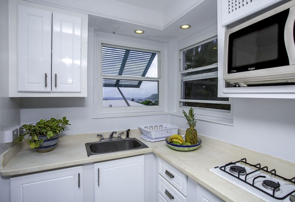 Cottage, 1 Bedroom | Private kitchen | Fridge, coffee/tea maker, toaster