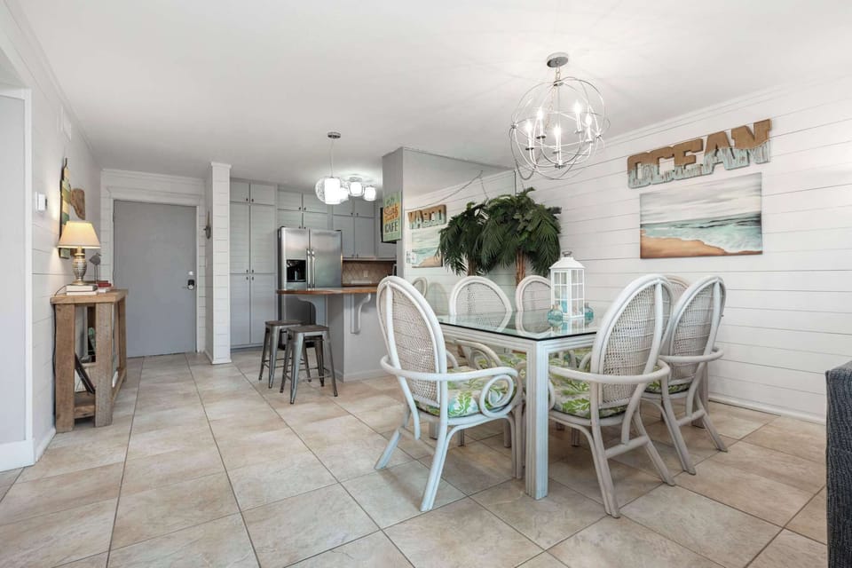 Condo, Multiple Beds, Garden View (The Condor) | Dining