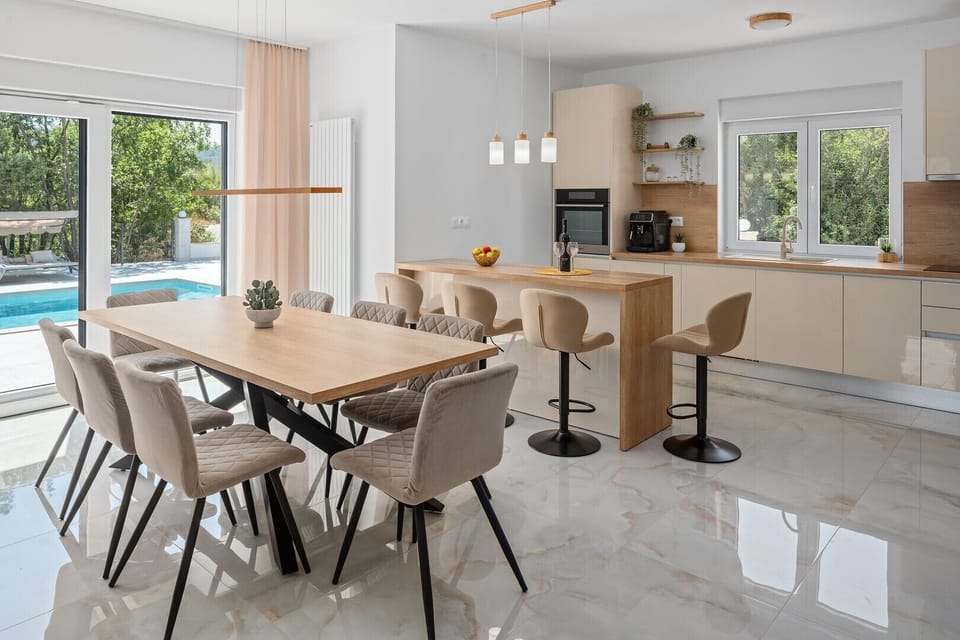 A dining table for 8 for shared breakfasts or candlelit dinners