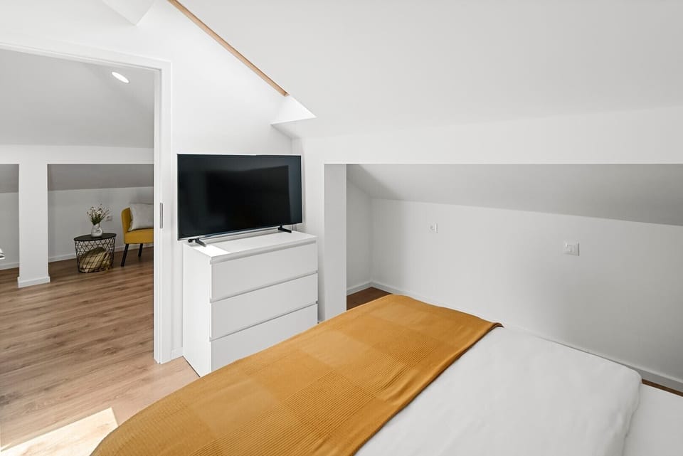 Cozy attic bedroom with a double bed (140 x 200 cm), TV, and air conditioning