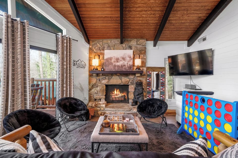 Smoky Fox Lodge's upstairs living area