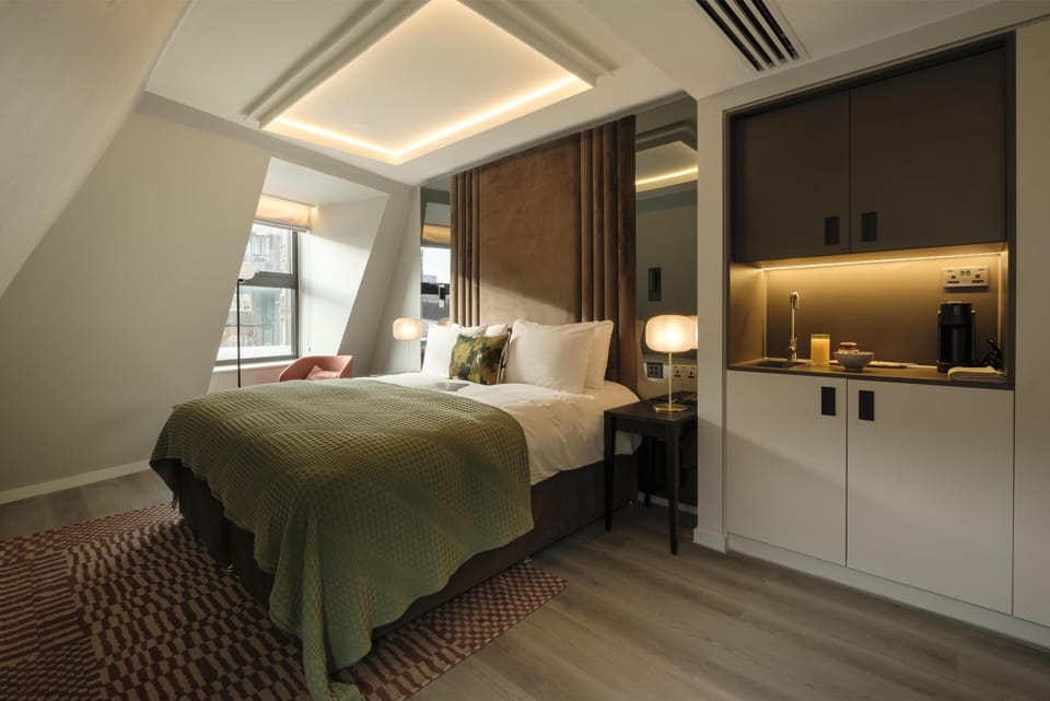 Studio | Hypo-allergenic bedding, in-room safe, iron/ironing board, free WiFi